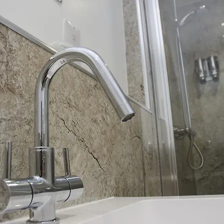 The Sun Nocleg ze śniadaniem Newton Reigny