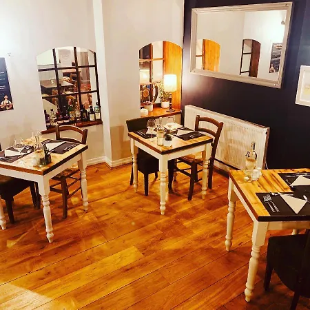 The Sun Frühstückspension Newton Reigny