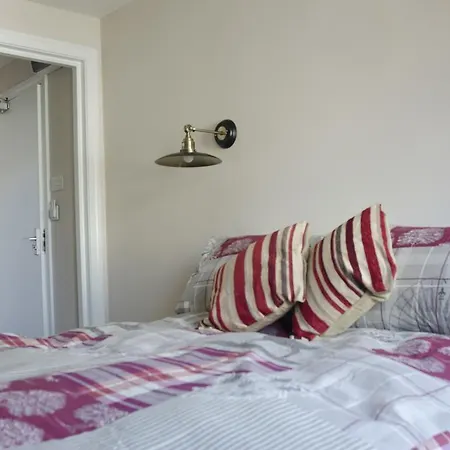 The Sun 4* Newton Reigny